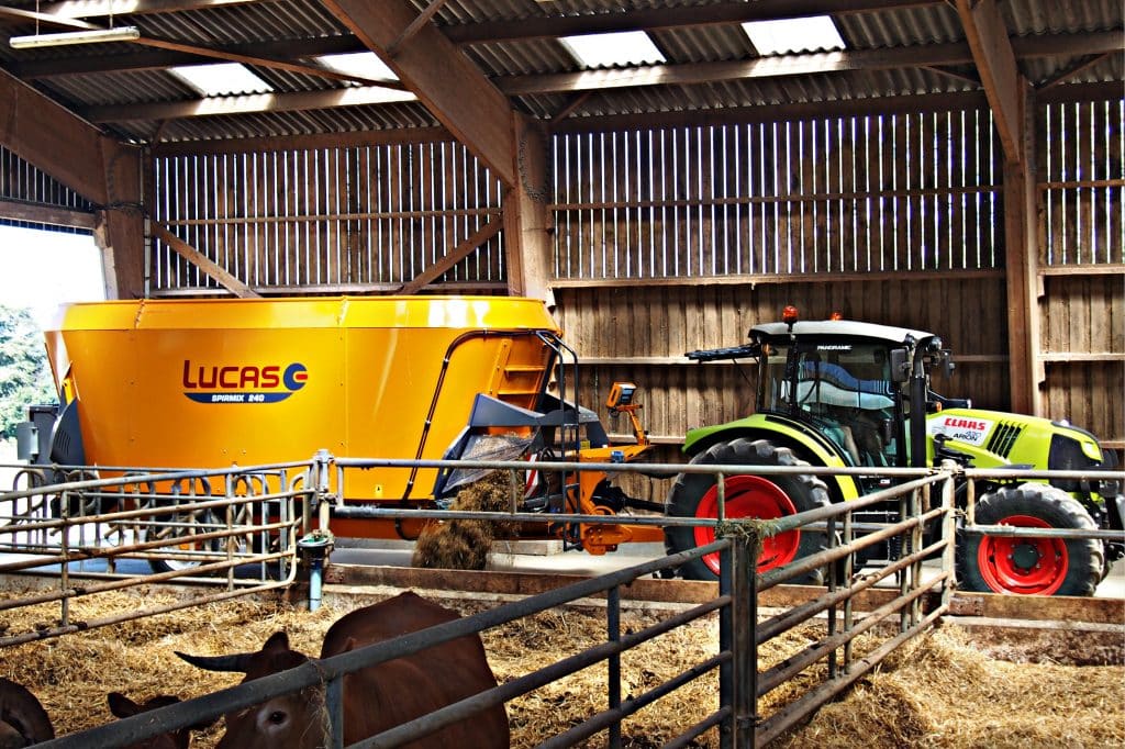 Lucas G est le spécialiste français du matériel de conduite agricole. L'entreprise se rend régulièrement sur des salons et foires agricoles où elle a la nécessité d'être visible.