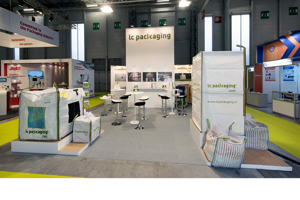 Conception, réalisation et installation du stand lumineux de 50 m2 LC Packaging.