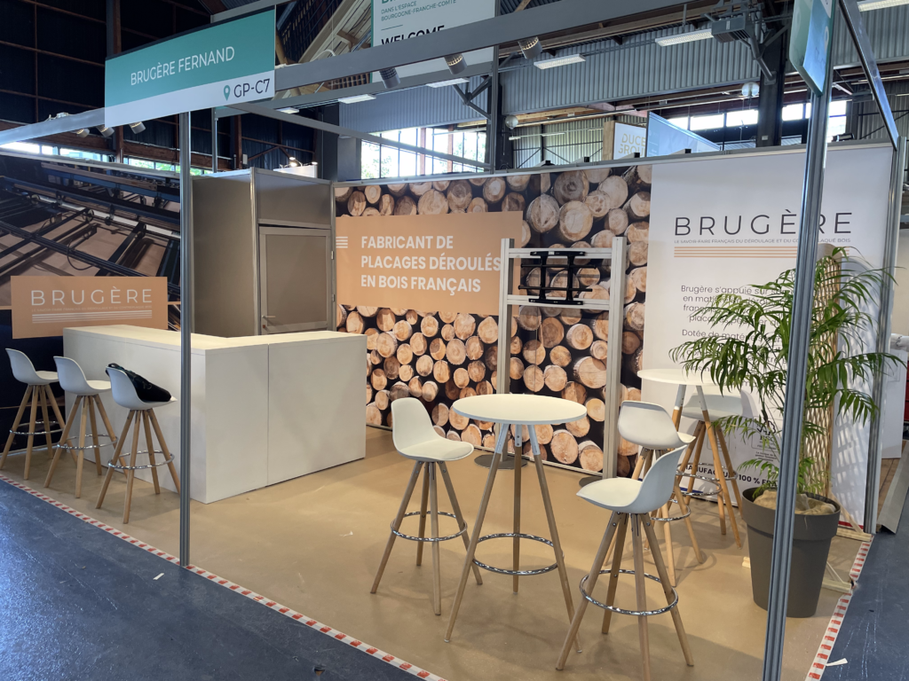 Stand pré-équipé et habillé pour Brugère